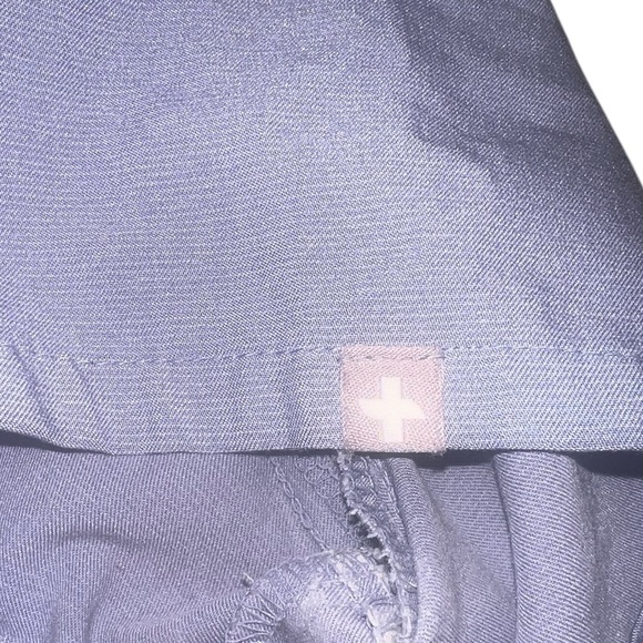 EUC Figs Technical Collection Catarina One Pocket Scrub Top Vapor Blue M - Picture 8 of 9